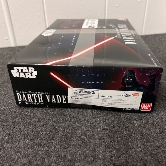 Bandai Star Wars Darth Vader 1/12 Scale Model Kit - Picture 4 of 10